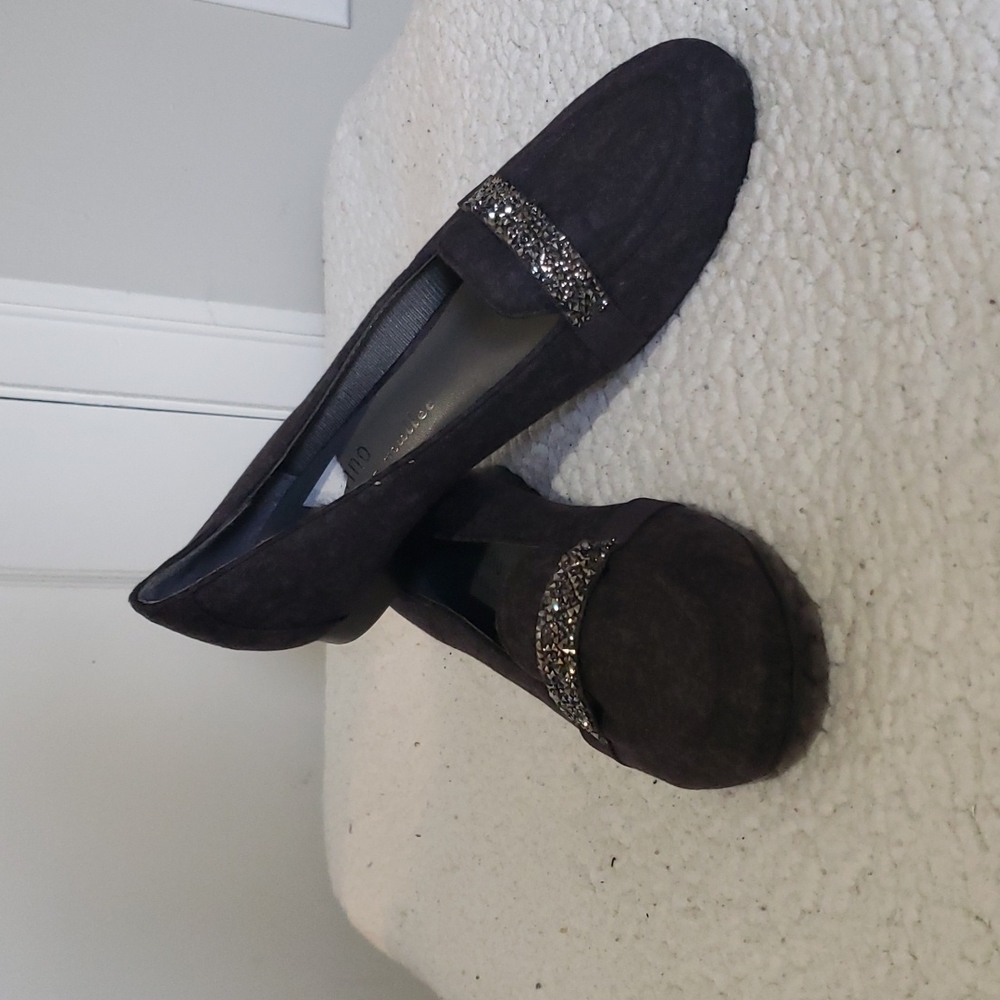 Ann Marino Woman's gray Flats